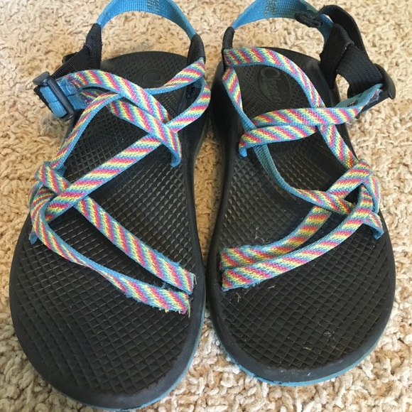 girls chacos size 4